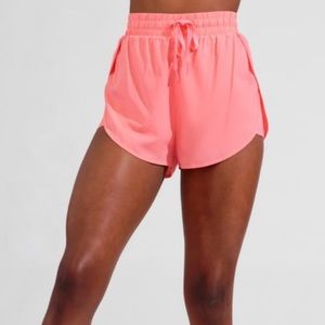 Buffbunny Lifesaver Short- macaroon